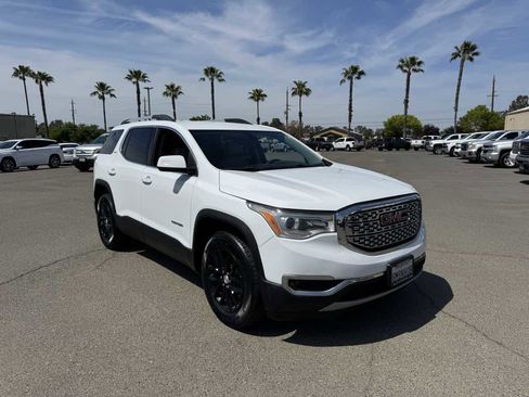 Used 2019 GMC Acadia SLT image 2