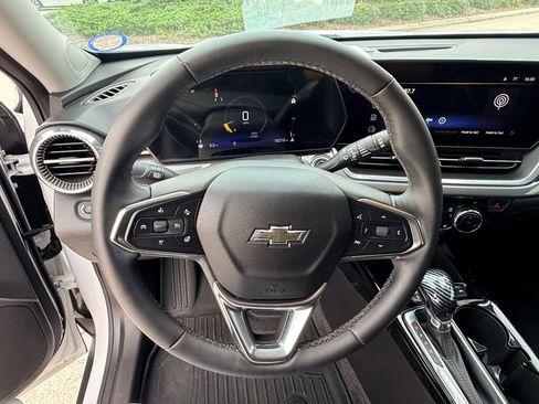 Used 2024 Chevrolet Trax ACTIV w/ Driver Confidence Package image 31