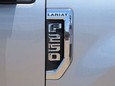 Used 2021 Ford F250 Lariat w/ Lariat Value Package AWD/4WD image 10