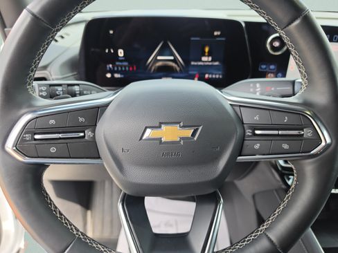 Used 2025 Chevrolet Traverse LT FWD image 33
