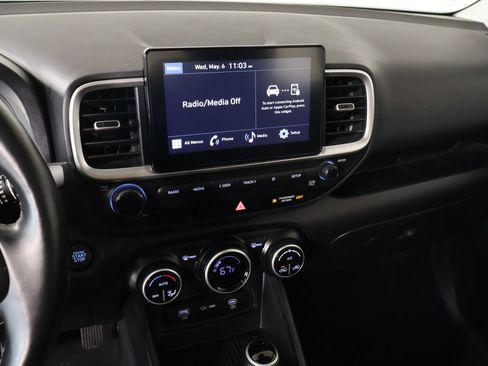 Used 2025 Hyundai Venue SEL FWD image 5