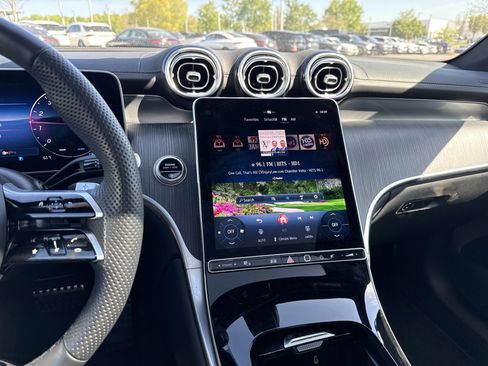 Used 2025 Mercedes-Benz GLC 300 4MATIC image 32