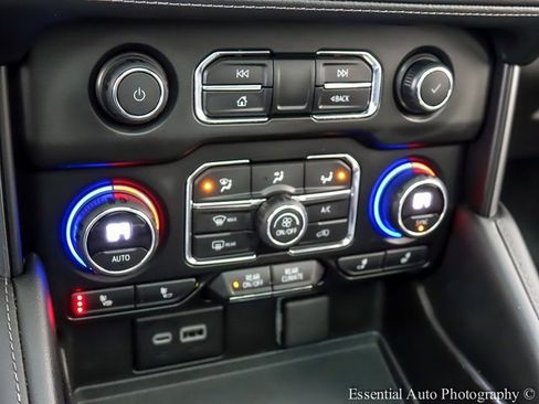 Used 2021 Chevrolet Tahoe LT w/ LT Signature Package image 18