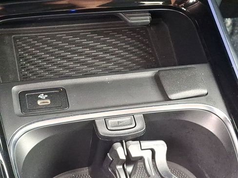 Used 2024 Mercedes-Benz GLB 250 4MATIC image 27