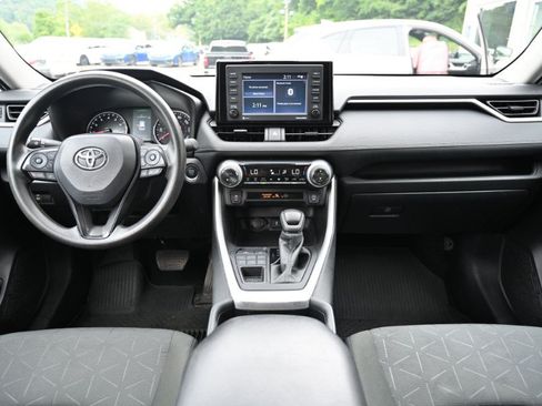 Used 2022 Toyota RAV4 XLE AWD/4WD image 12