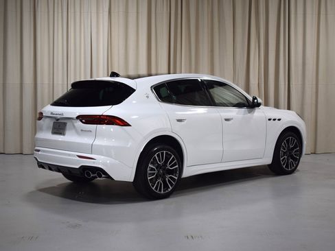 New 2025 Maserati Grecale GT image 9