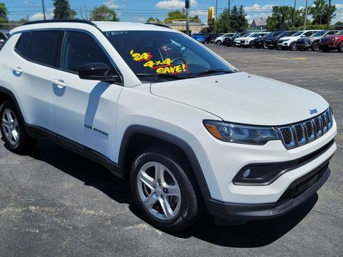 Used 2024 Jeep Compass Latitude AWD/4WD image 16