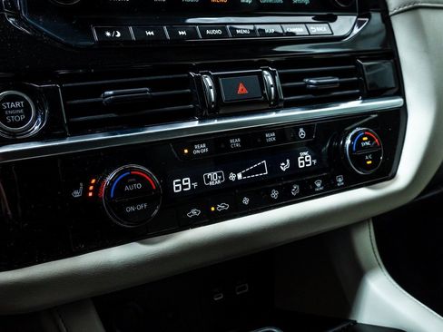 Used 2022 Nissan Pathfinder SL w/ SL Premium Package image 18