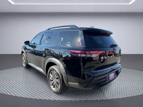 Used 2022 Nissan Pathfinder SV AWD/4WD image 6