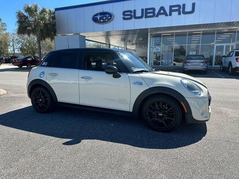 Used 2019 MINI Cooper S image 1