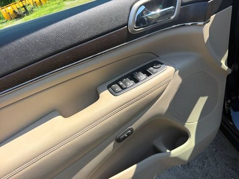Used 2016 Jeep Grand Cherokee Limited AWD/4WD image 13