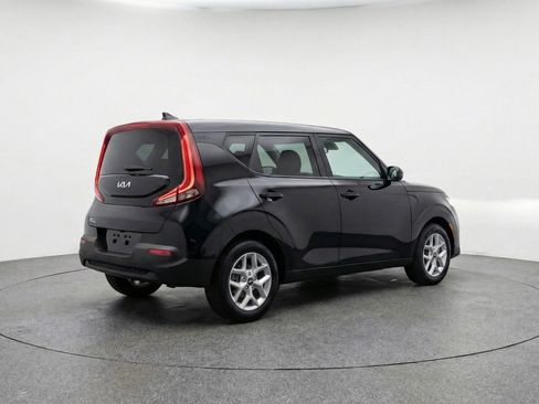 Used 2025 Kia Soul LX w/ LX Technology Package image 9