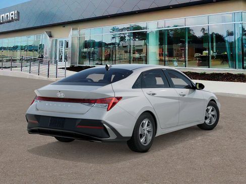 New 2026 Hyundai Elantra SE FWD image 4