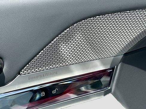Certified 2025 BMW 740i w/ Premium Package RWD image 19