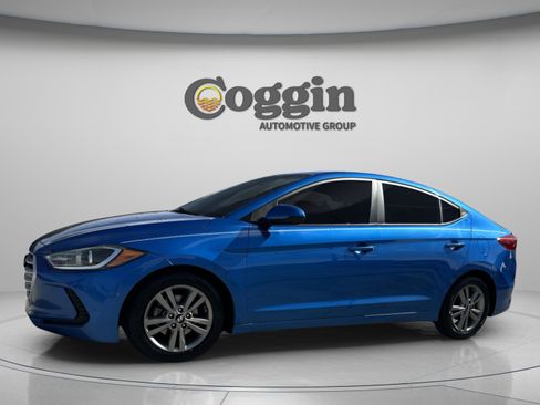 Used 2017 Hyundai Elantra SE image 1