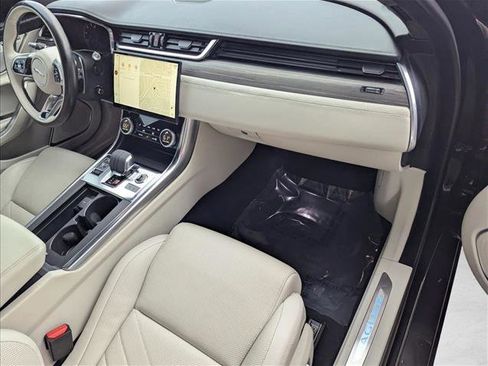Used 2022 Jaguar XF SE RWD image 22
