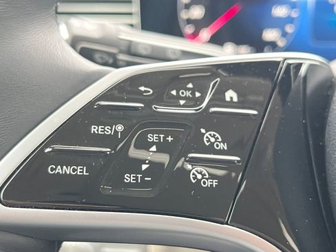 Used 2025 Mercedes-Benz GLE 450e 4MATIC image 11