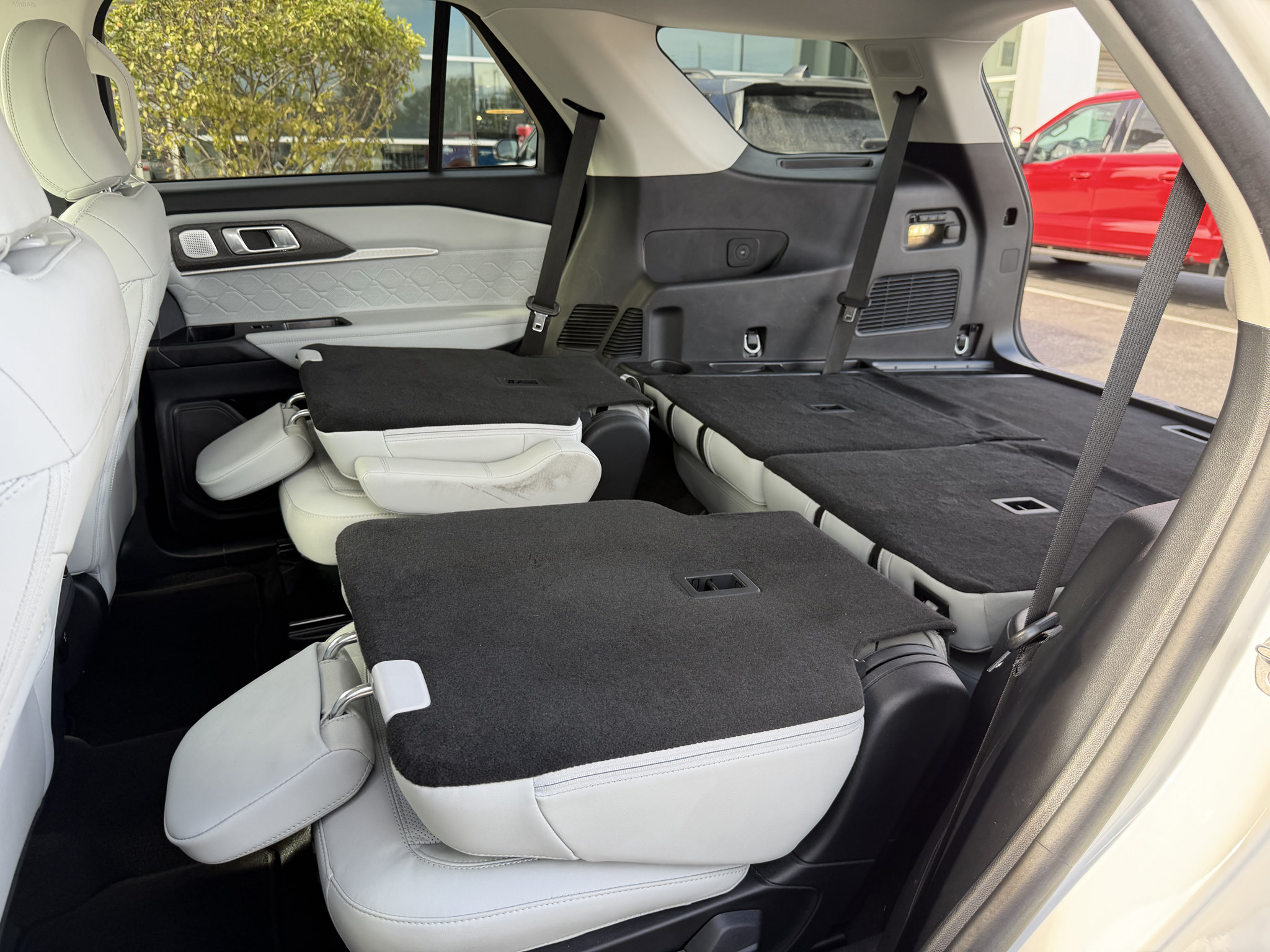 Used 2025 Ford Explorer Platinum w/ Ultimate Package AWD/4WD image 25