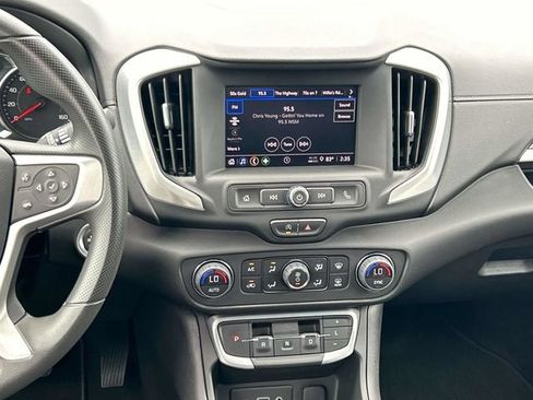 Used 2024 GMC Terrain SLE w/ Driver Convenience Package FWD image 15