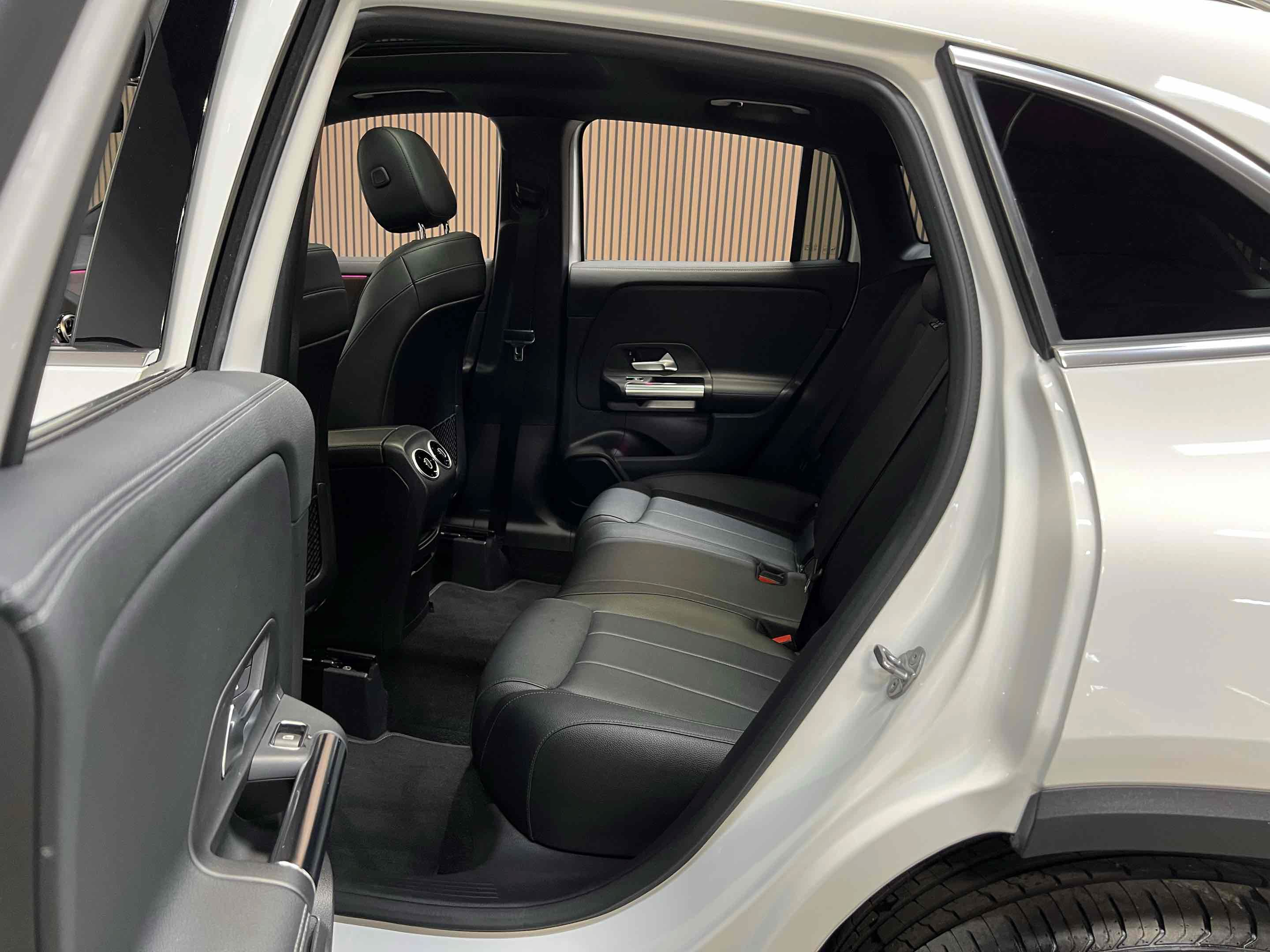 Used 2021 Mercedes-Benz GLA 250 4MATIC w/ Premium Package image 7