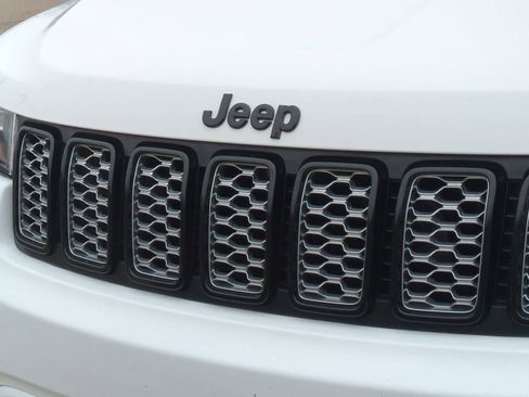 Used 2020 Jeep Grand Cherokee Altitude image 12