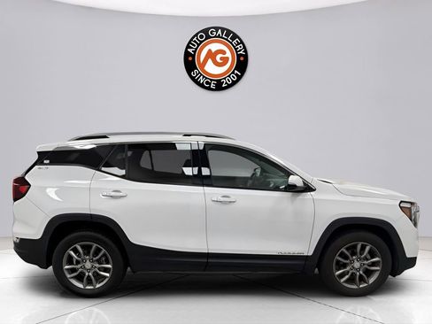 Used 2022 GMC Terrain SLT AWD/4WD image 2