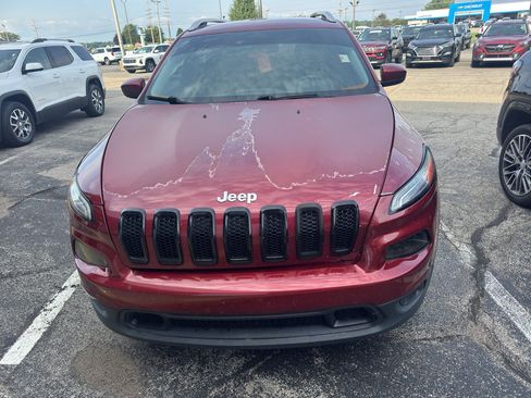 Used 2016 Jeep Cherokee Latitude w/ Cold Weather Group FWD image 2