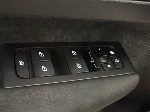 Used 2026 Volvo XC40 B4 Plus w/ Climate Package image 22