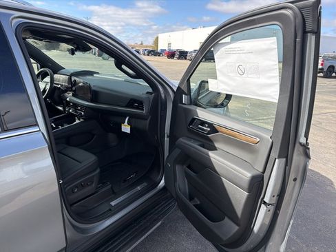 New 2026 Chevrolet Suburban High Country image 33