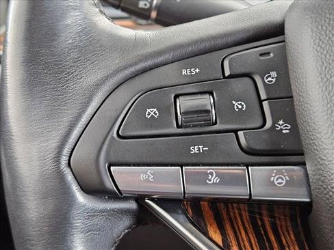 Certified 2023 Cadillac Escalade Premium Luxury AWD/4WD image 23