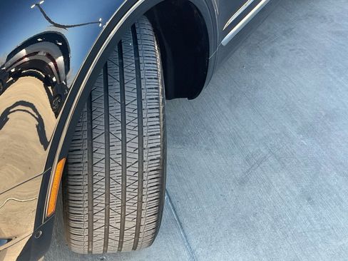 Used 2019 Bentley Bentayga image 9