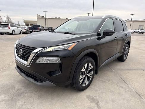 Used 2021 Nissan Rogue SV w/ Premium Package image 3