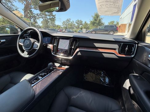Certified 2025 Volvo V60 B5 Cross Country Plus AWD/4WD image 11