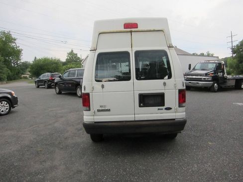 Used 2010 Ford E-250 and Econoline 250 RWD image 7