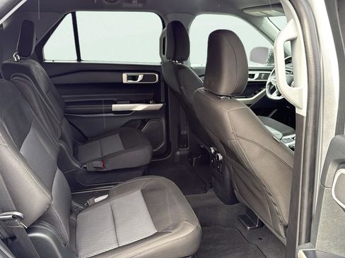 Certified 2022 Ford Explorer XLT w/ Class IV Trailer Tow Package image 18