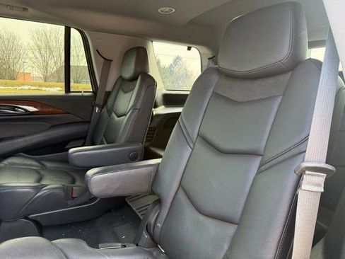 Used 2019 Cadillac Escalade Luxury w/ LPO, Radiant Package image 21