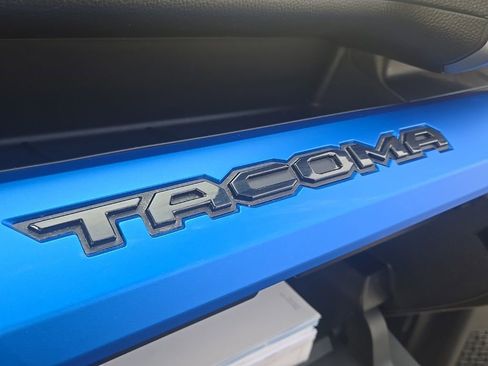 Used 2024 Toyota Tacoma TRD Off-Road image 33