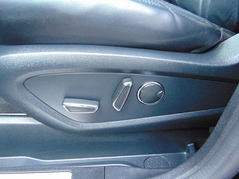 Used 2017 Lincoln MKC Reserve w/ Lincoln MKC Climate Package image 19