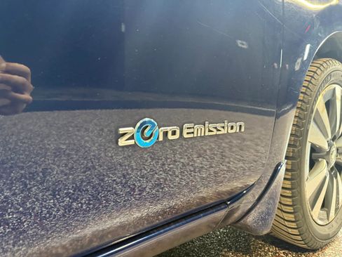 Used 2017 Nissan Leaf SV w/ Premium Package image 29