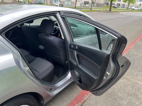 Used 2010 MAZDA MAZDA3 i Sport FWD image 10