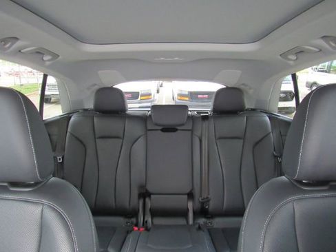 Used 2023 Audi Q8 Premium Plus w/ Premium Plus Package image 38