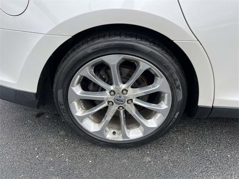 Used 2014 Ford Taurus Limited w/ Equipment Group 301A image 8