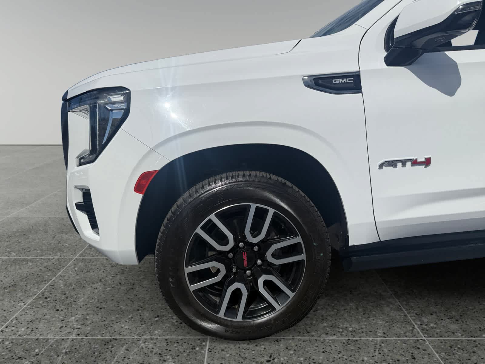 Used 2023 GMC Yukon AT4 w/ Technology Package AWD/4WD image 14