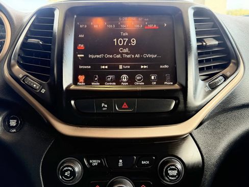 Used 2017 Jeep Cherokee Limited AWD/4WD image 17