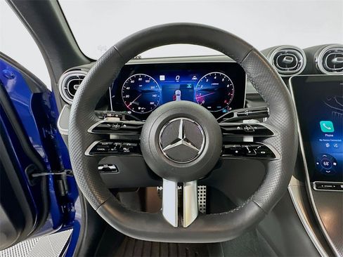 Used 2025 Mercedes-Benz GLC 300 4MATIC image 18