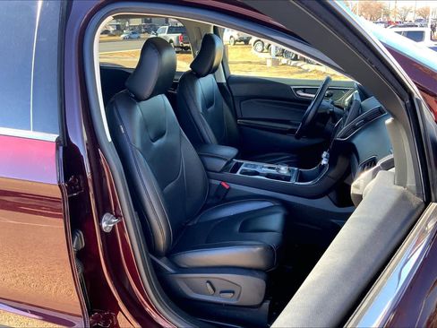 Certified 2022 Ford Edge Titanium image 8