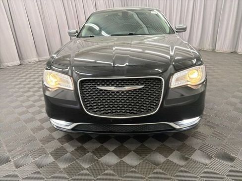 Used 2016 Chrysler 300 C RWD image 4