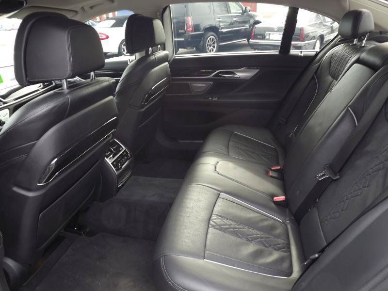 Used 2018 BMW 750i xDrive AWD/4WD image 31