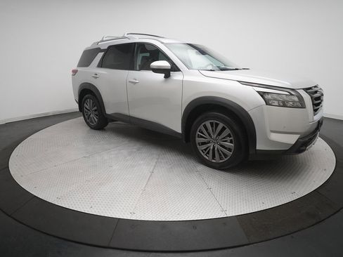Used 2025 Nissan Pathfinder SL w/ SL Premium Package image 13