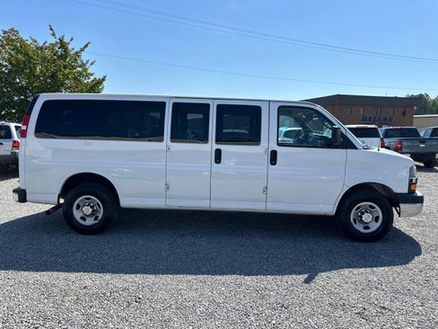 Used 2019 Chevrolet Express 3500 LT w/ LT Preferred Equipment Group RWD image 8